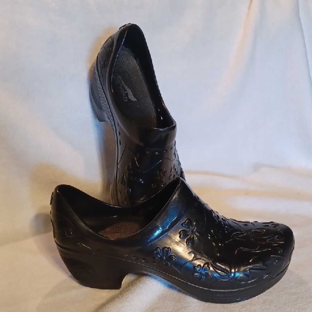 Dansko Black Floral Embossed Clogs Size 38 Slip Resistant